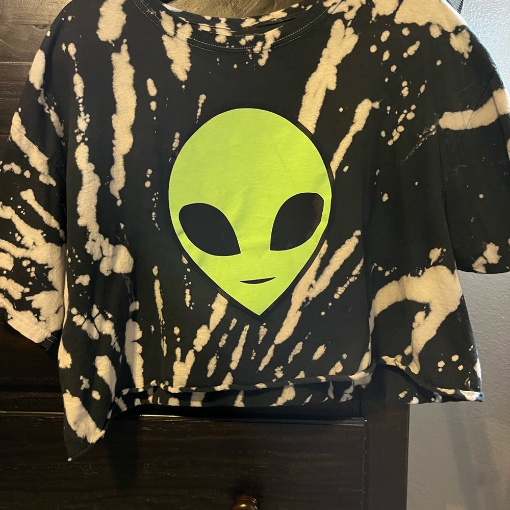 Alien crop top